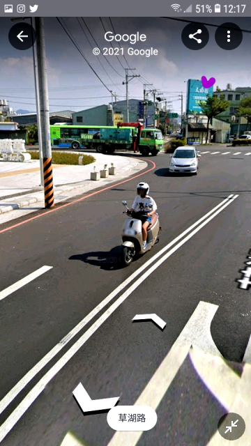 仁化路/草湖路/大峰路之三角窗路口。草湖公園對面。